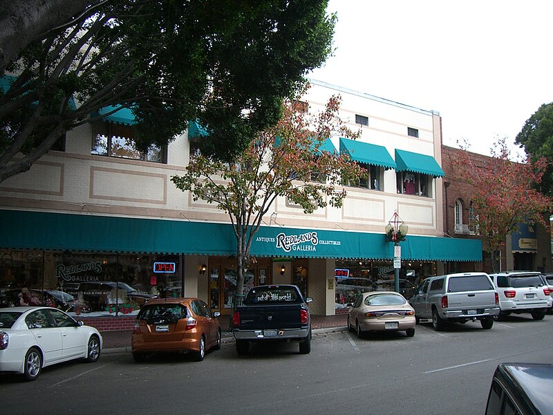 File:Redlands Galleria - panoramio.jpg