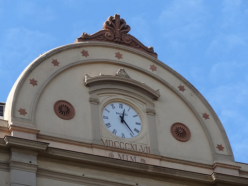 File:Rellotge de la façana del Liceu.JPG