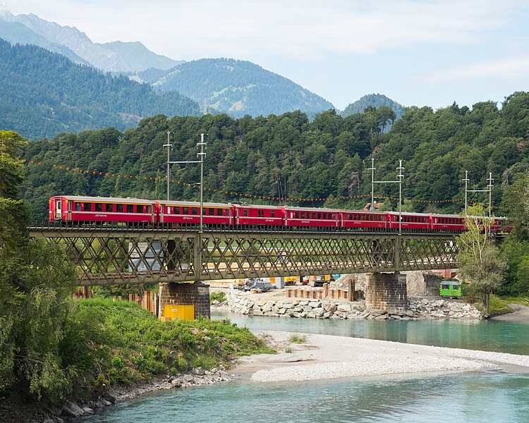 File:RhB-Brücke über den Hinterrhein, Bonaduz GR – Domat Ems GR 20170716-jag9889.jpg