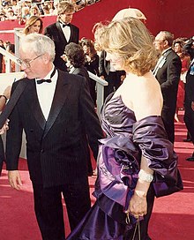 Richard Dreyfuss a manželka Jeramie Rain na udílení Oscarů 1988.JPG