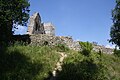 English: Rokštejn castle walls from path. Čeština: Hradby Rokštejna z cesty.