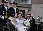 Två lakejer bak på kortegevagnen under bröllopet mellan kronprinsessan Victoria och Daniel Westling, 2010.