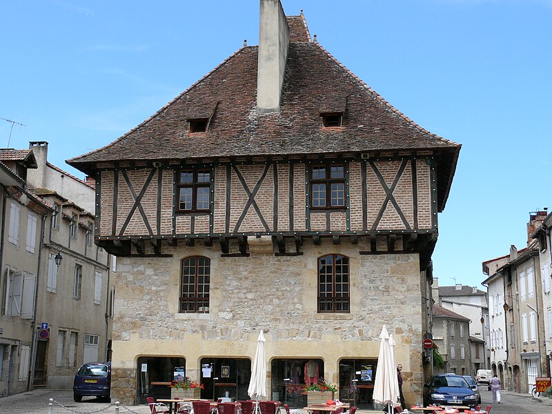 File:Saint-Céré - Maison consulaire.JPG