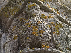 Phénix ornant un chapiteau, Abbaye aux Dames, Saintes, XIIe siècle.