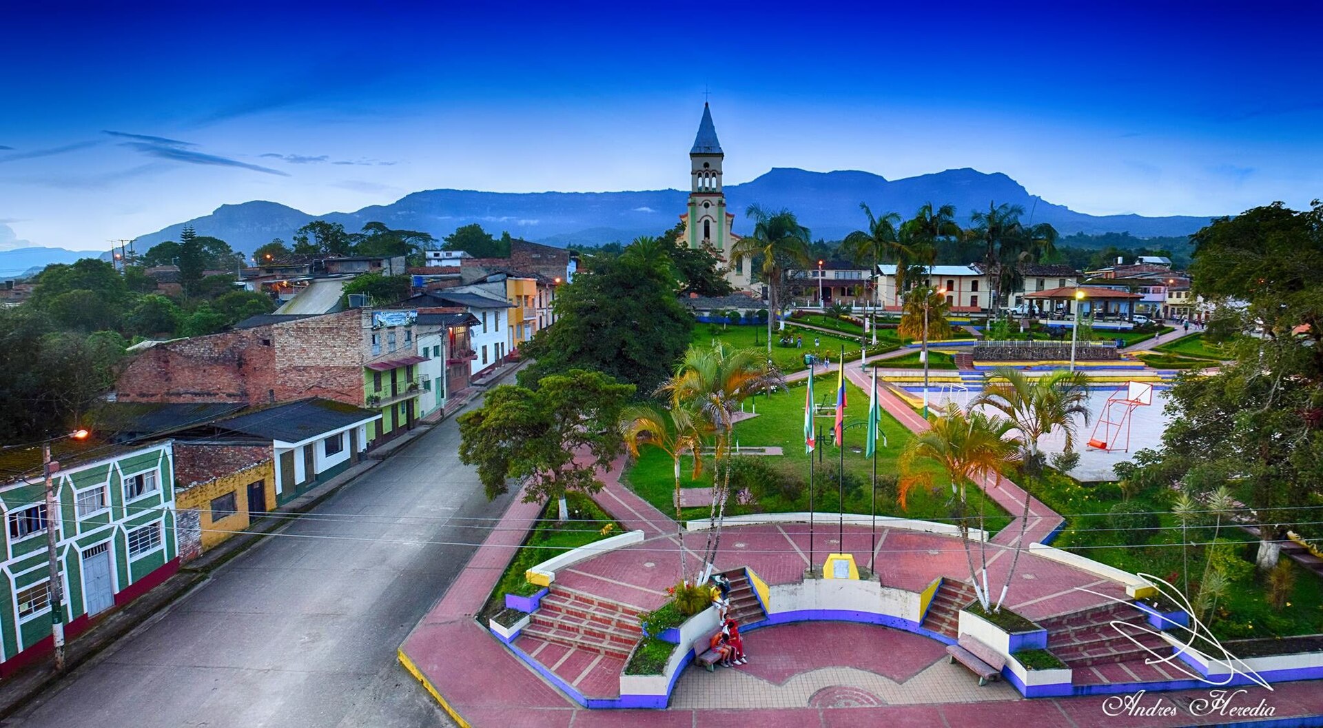 En el término de los tres años siguientes, el INVÍAS deberá construir un nuevo puente vehicular sobre la quebrada La Batatalera del municipio de San Eduardo.