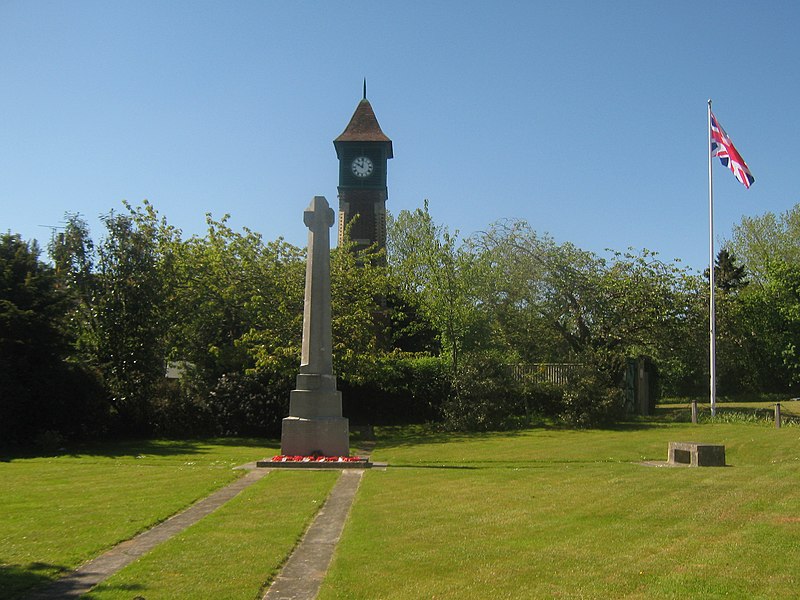 File:Sandhurst War Memorial - gegoraph.org.uk - 1874950.jpg