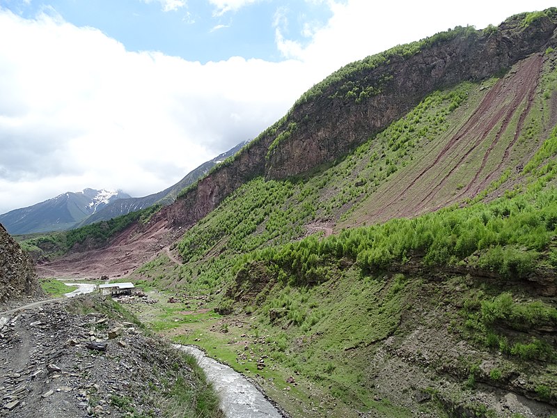 File:Scenery outside Okrokana - Near Kazbegi - Greater Caucasus - Georgia - 06 (18419757989) (2).jpg