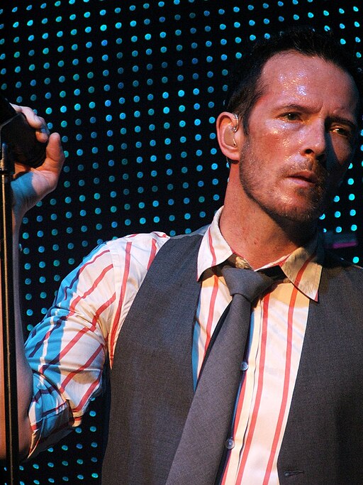 Scott Weiland onstage with a mic--2009-07