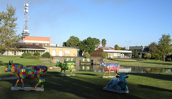 Shepparton CBD, communications tower and "Mooving Art" display from Monash Park