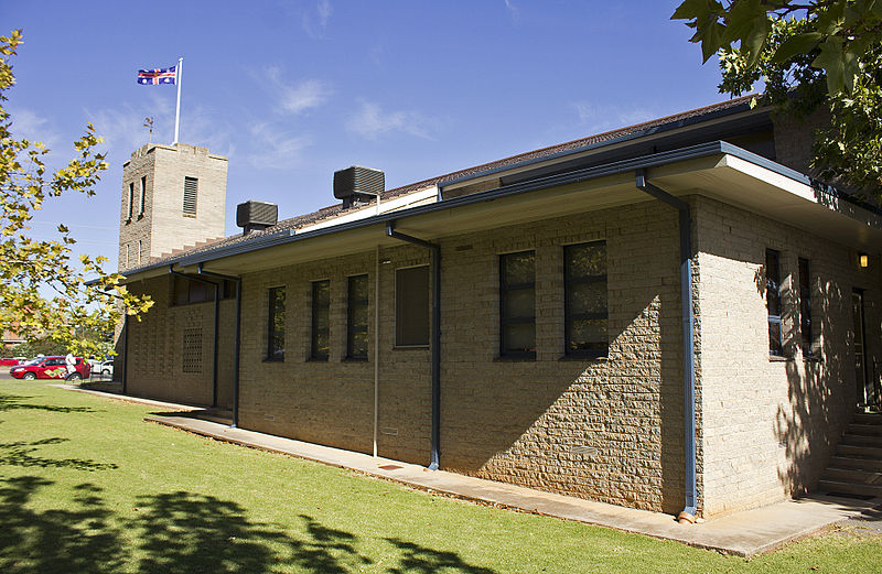 File:St Peter's Anglican Church in Leeton (1).jpg