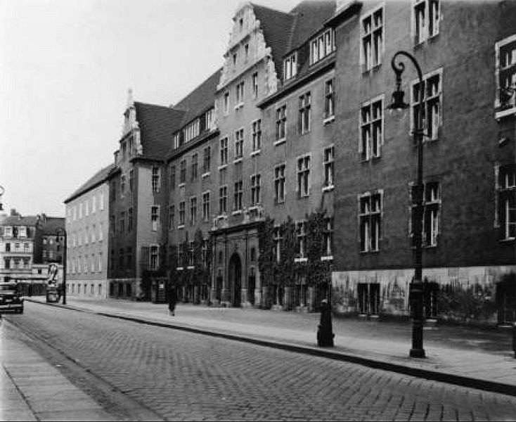 File:Staedtisches waisenhaus berlin germany.jpg