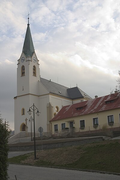 File:Strání, kostel (2).jpg