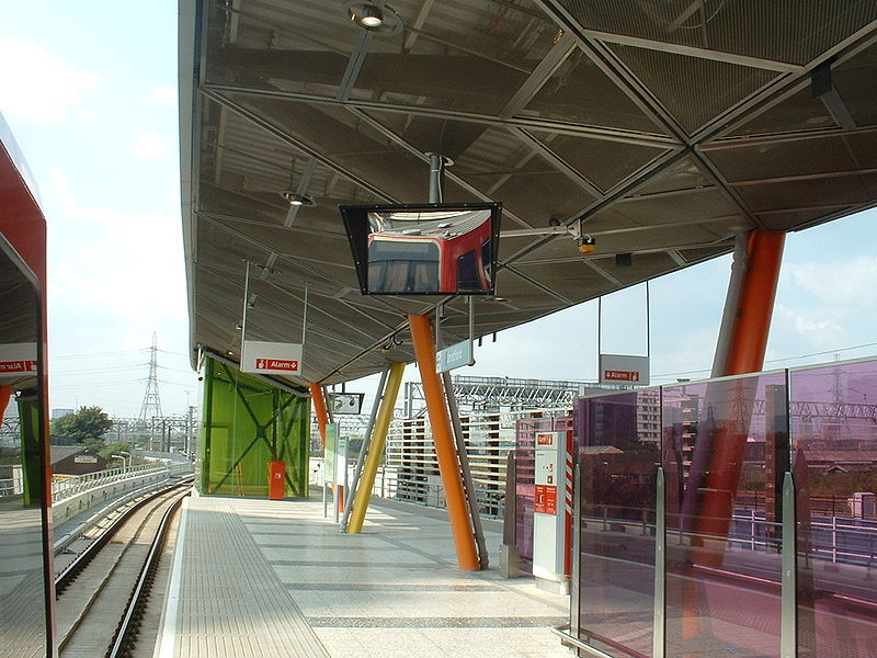 File:Stratford DLR 4a 4b w.JPG