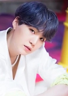 Suga for Dispatch "Boy With Luv" MV behind the scene shooting, 15 March 2019 04 (cropped).jpg