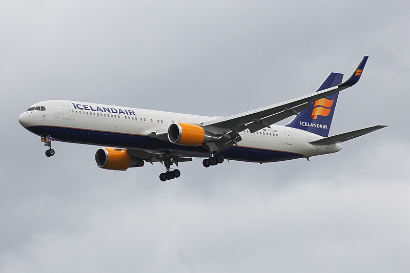 File:TF-ISW Boeing 767 Icelandair (34623364603).jpg