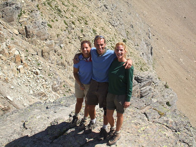 File:THE NOTCH IN THE GARDEN WALL - Standing astride the continental divide atop of the razor thin glacial arete known as THE GARDEN WALL, Glacier National Park, Montana, USA. July 26th, 2007 - panoramio.jpg