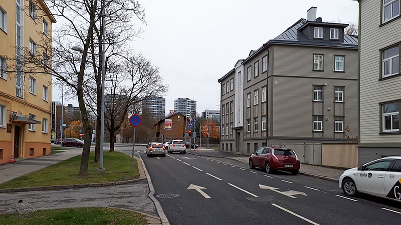 File:Tallinn Kunderi tn - Türnpu tn ristmik.jpg