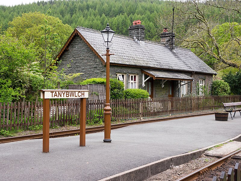 File:Tan Y Bwlch station (7819883792).jpg