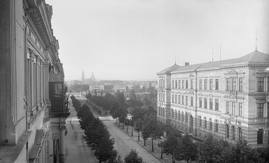 Blick von der Veranda des Künstlers [Ermenegildo Antonio Donadini] gegen das Gebäude der Technischen Hochschule, um 1890.