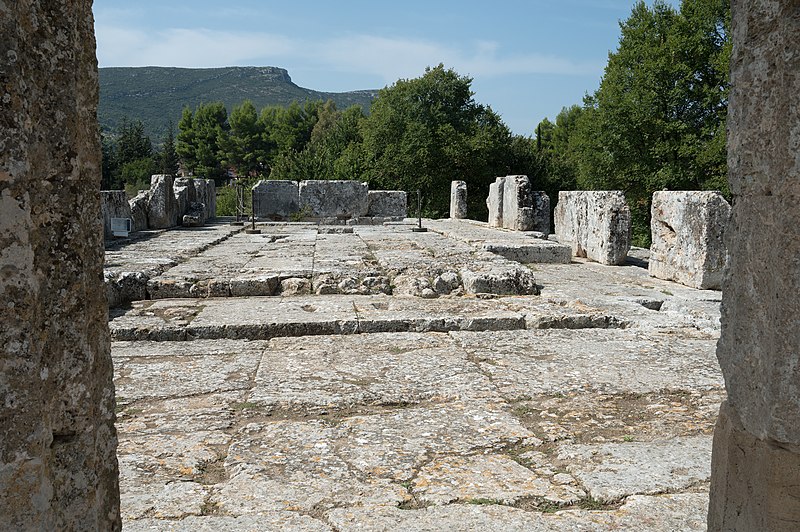 File:Temple of Nemean Zeus, 330 BC, interior, 201780.jpg