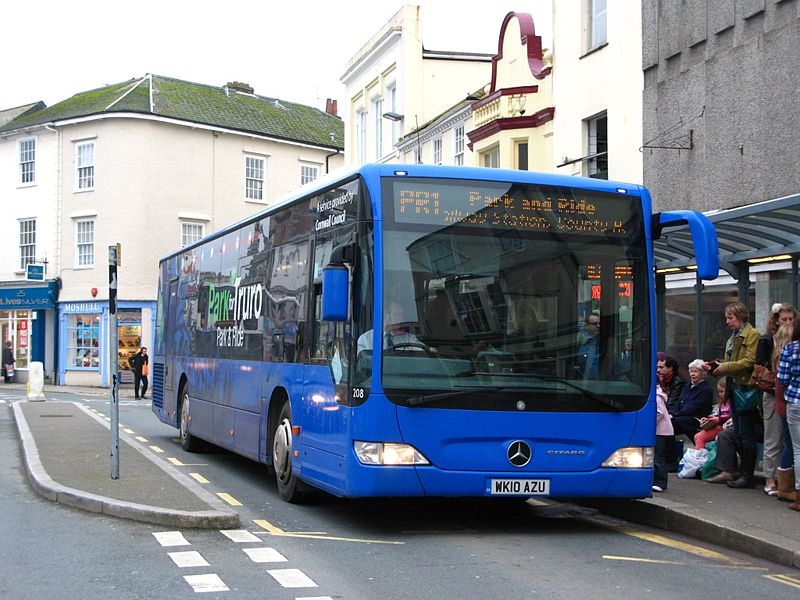 File:Truro Victoria Square Western Greyhound 208 WK10AZU.jpg