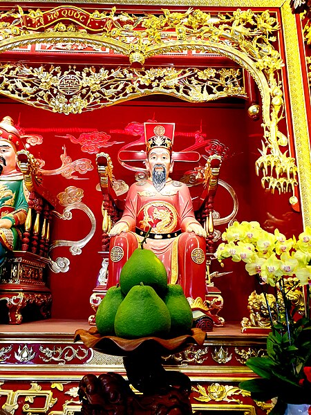 File:Tu viện Vĩnh Nghiêm, trong Phật điện (tượng thờ Nguyễn Trãi) (2).jpg