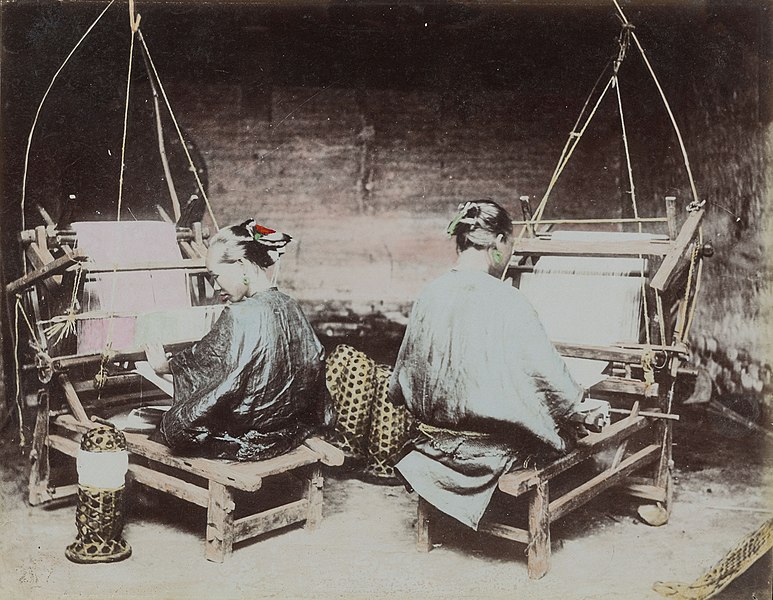 File:Two Women Weaving, Suzhou.jpg