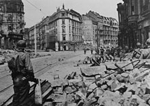 American troops in Frankfurt in 1945 USArmyGermanCity.jpg