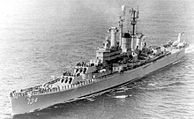 Die USS Des Moines (CA-134) ist am 30. November 1959 auf See unterwegs.