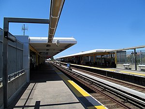 Union City platform stasiun, juli 2017.JPG