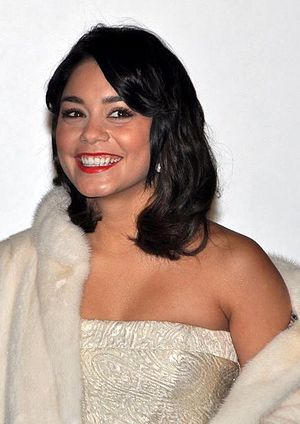 Vanessa Hudgens: Biographie, Image publique, Théâtre