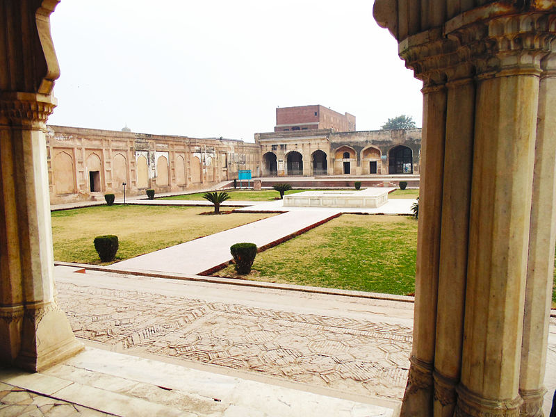 File:View of Lahore fort from shesh mehal.jpg