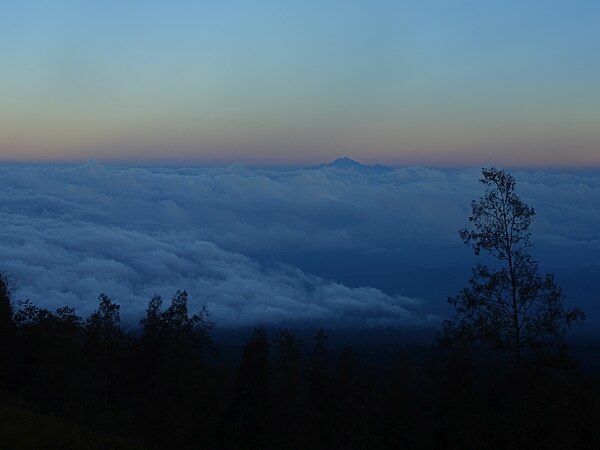 View of Mount Rinjani from Mount Tambora. Viewing distance is 165 kilometres (103 mi).