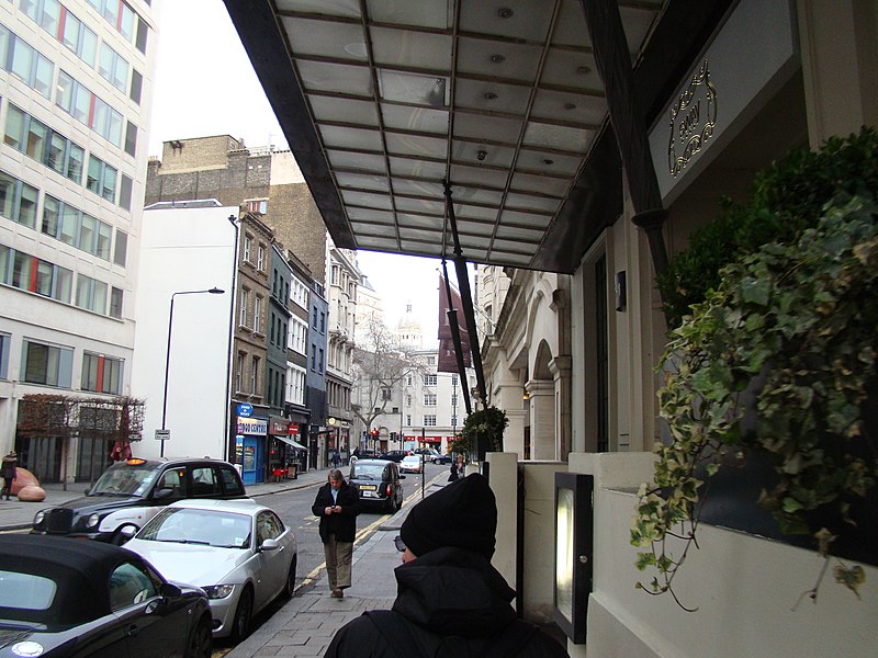 File:View up Great Queen Street from outside the Freemason's Hall ^2 - geograph.org.uk - 3294952.jpg