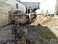 Français : Vestige (pavage et déclivité) de l'ancienne entrée du château de Villebois-Lavalette, Charente, France