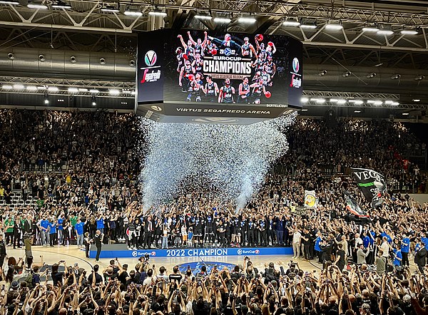 Belinelli and teammates celebrating the EuroCup victory in 2022