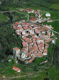 Vista aerea de Monleón (Salamanca, Ispaniya) .jpg