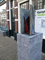 sculptuur (glas/graniet), Voorburg met Ming Hou Chen