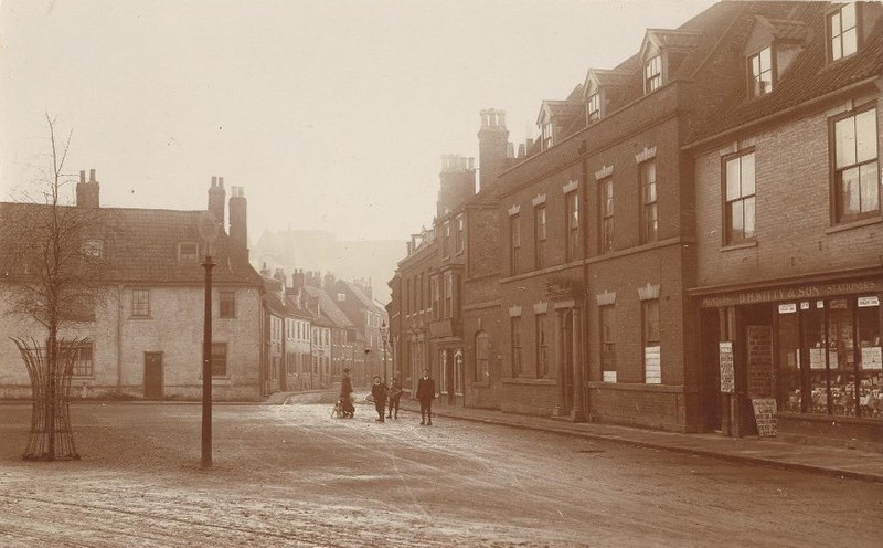 File:Wednesday Market, Beverley 1904 (archive ref PH-1-187) (25407233645).jpg