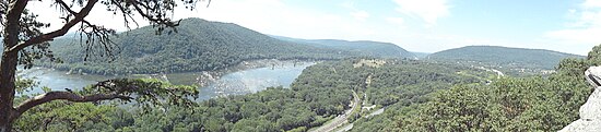 Panoramic view of the Potomac River taken from Weverton Cliffs looking west/southwest WevertonCliff073010.jpg