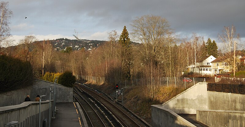 File:Widok; Makrellbekken stasjon.JPG