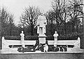 Monument n°32 autour de la statue de Guillaume Ier.
