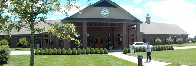 File:Winstar Farms stallion barn.jpg