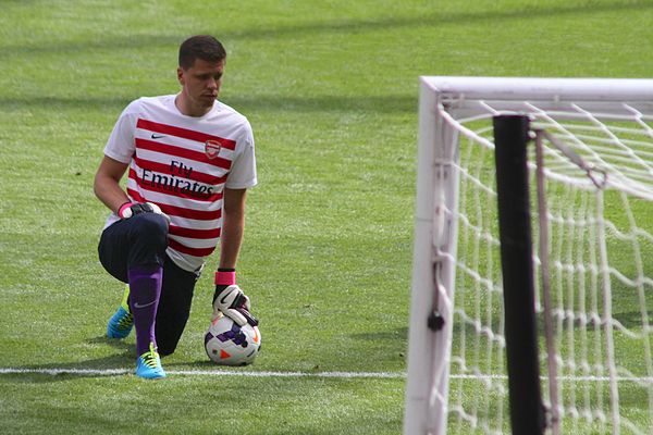 Szczęsny warming up during the 2013 Emirates Cup