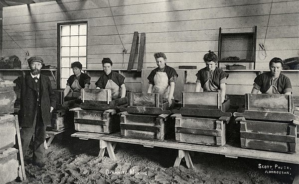 Women mixing dynamite at Nobel's Ardeer factory, 1897