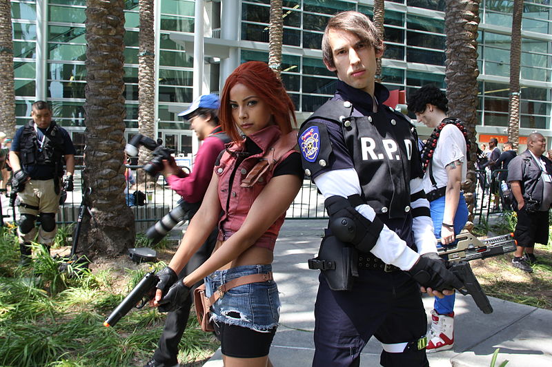 File:WonderCon 2015 - Claire Redfield and Leon Scott Kennedy (Resident Evil 2) cosplay (17049600395).jpg