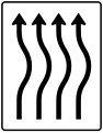 Zeichen 513–23 Verschwenkungs­tafel, kurze Verschwenkung – ohne Gegenverkehr – vierstreifig nach rechts