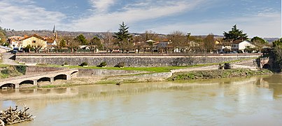 Reyniès - Esplanade Jean Moulin et le Tarn (Esplanade Jean Moulin and the Tarn river)