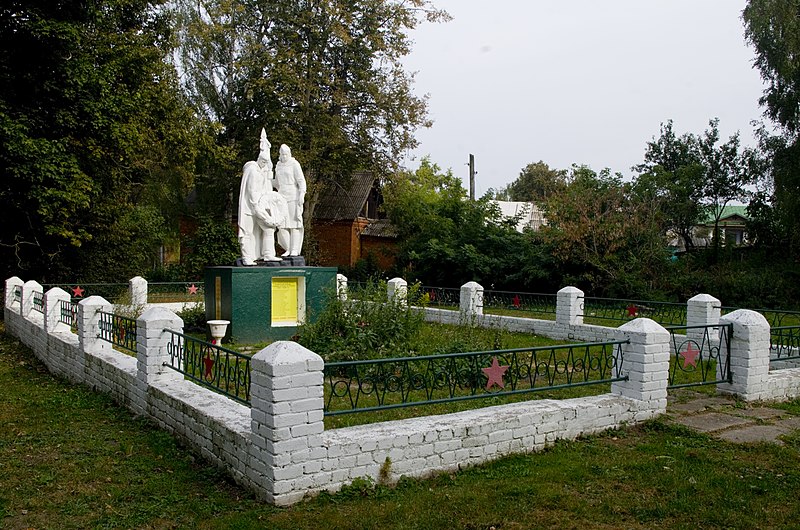 File:Братская могила советских воинов, Крапивна.jpg