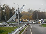 Вид на памятник Су -7 Б, на дальнем плане въезд А Чкаловского аэродрома.jpg